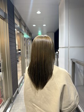 オリーブベージュ