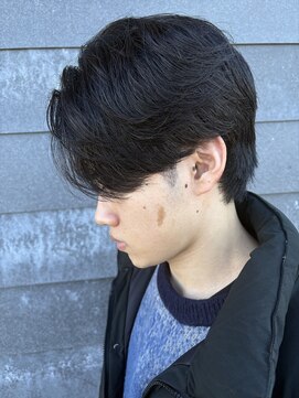 ヒュイル バイ ニアウ(Hwyl by Niau) MEN’S HAIRセンターパートスパイラルパーマニュアンスパーマ