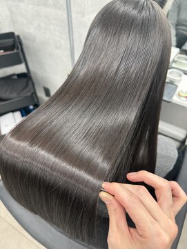 シンシア 新宿(CYNTHIA) 【CYNTHIA/Taiju】艶髪グレージュ×まとまるロングヘア