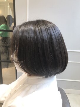 ネオリーブギンザ 銀座店(Neolive GINZA) 暗くても柔らかく見えるカーキグレージュカラー