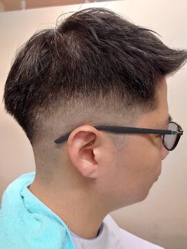 ヘアーカットデザインサロン スマッシュ 田町店(Hair cut design salon Smash) アップバング　フォワード　バーバー　スキンフェード メンズ