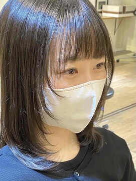 ヴァンクシー バイ ルナ(VANKCY by Luna) ミディアムヘア グレージュカラー シルキーベージュ 斜めバング