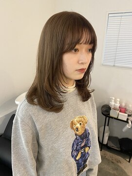 シイ(SIE) レイヤーカットミルクティーベージュ