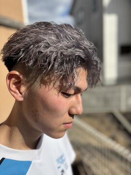 ブル(BULL) ※フルコースは電話で応相談！skin fade×twist spiral×silver