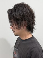 ヒュイル バイ ニアウ(Hwyl by Niau) メンズセンターパートウルフ波巻パーマスパイラルパーマ