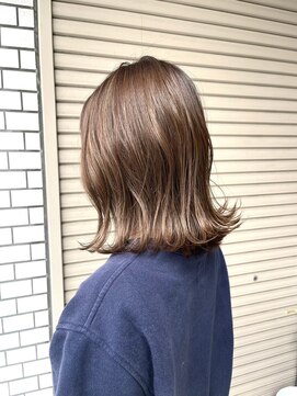 アイリス(IRIS) グレージュ切りっぱなしボブ前髪ありミニボブミルクティベージュ