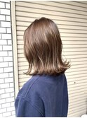 グレージュ切りっぱなしボブ前髪ありミニボブミルクティベージュ