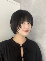 モク(mok)&nbsp;レイヤーミニボブで一味違うスタイルへ★yuka