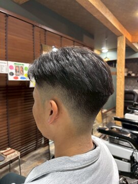 MEN’S HAIR/サーフカール/刈り上げセンターパート/柏