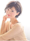 【イルミナカラー】でアッシュブラウンの耳かけショートボブ