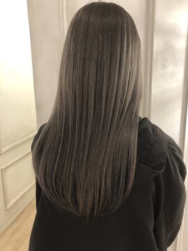 リリー(RILLY) ☆透明感抜群　グレージュカラー☆