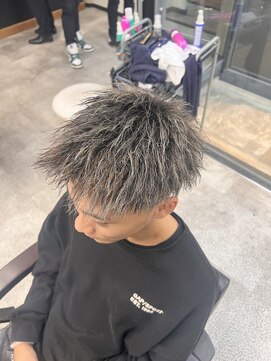 イーラ(era) メンズパーマホワイトメッシュツイストジェットモヒカン