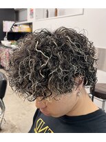 ミニウルフ金メッシュプードルパーマ