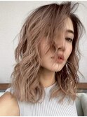 無造作ウェーブと透け感カラー