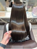 ツヤとまとまりを叶える大人ストレート