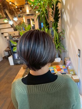 ハイライトを使った白髪ぼかしはもちろん、透明感のある色味と艶感を実現◎優しい薬剤でダメージレス!!