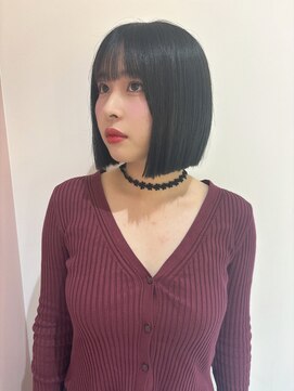 ニューヨークニューヨーク 阪急高槻店(NYNY) 前下がりボブブルーブラックタンバルモリ小顔カット切りっぱなし