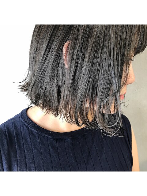 切りっぱなしボブ×暗髪透けるグレー