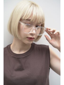 ジョエミバイアンアミ(joemi by Un ami) 《joemi 新宿》ハイトーンの大人気切りっぱなしミニボブ　近江