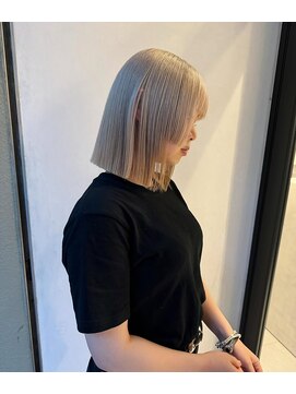 サロウィン 新潟万代店(SALOWIN) ホワイトブロンドミルクティーホワイトグレージュショートボブ
