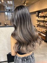 サニー 渋谷(SUNNY)&nbsp;バレイヤージュ、ハイライト、レイヤーロング、グレーベージュ