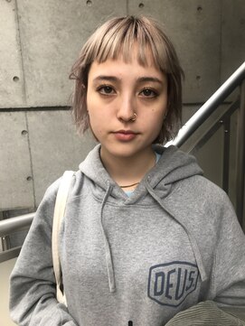 ビビト(bibito) bibito無造作カール ハイトーン丸みショートボブ デザインカラー