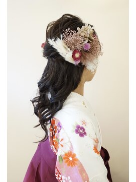 ヘアアンドメイクジップ恵比寿 (Hair&Make ZIP) ドライフラワーアレンジ ハーフアップ 袴 着付け