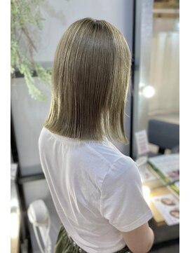 ザ ラボ アングゥ(The Labo ungu) ハイトーン/ベージュカラー/ロブ