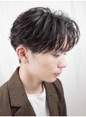 ニュアンスパーマセンターパートフェザーパーマ黒髪マッシュ