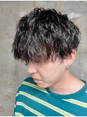 マッシュ パーマ 黒髪 波巻き ツーブロック 束感　20代