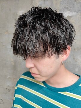 ソレイユ バイ アルフレッド(SOLEIL by alfRed) マッシュ パーマ 黒髪 波巻き ツーブロック 束感　20代