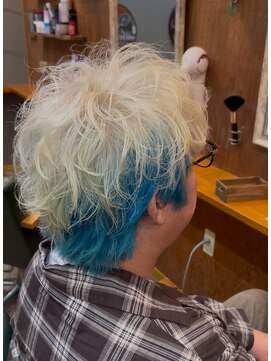 ヘアーサロン アトリエ(Hair salon ATORIE) ショートウルフダブルブリーチカラーホワイトブロンドターコイズ