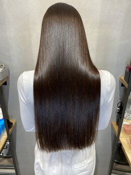 ビビり毛、ジリジリ毛、外国人クラスのクセ、どんな髪質もお受けします！掛ける度に進化するストレート。