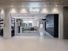 Savoir homme【サヴォア オム】の雰囲気(開放的な店内で自然を望む、洗練された上質空間。)