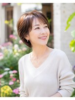 バグズ(Baguz) 50代60代大人美人ショートボブ前下がり小顔艶感若見えヘア