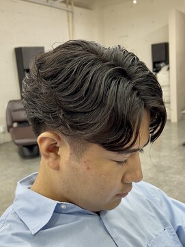 グロップ 町田(GLOP) 無造作な毛流れをつくるフェザーパーマ