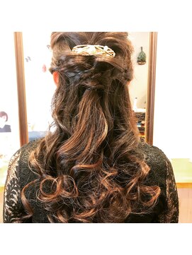 ユーフォーヘアー(U for hair) ハーフアップアレンジ