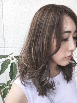 ロニーヘアーアンドネイル(Ronnie) ハイライトアッシュカラー