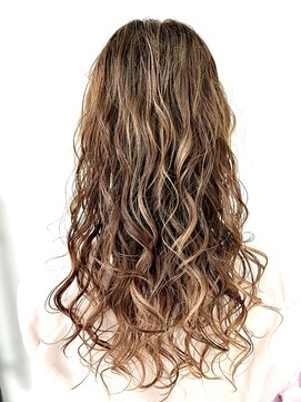 ウィンドビュー(WIND VIEW) 外国人風ハイライトロングスタイル