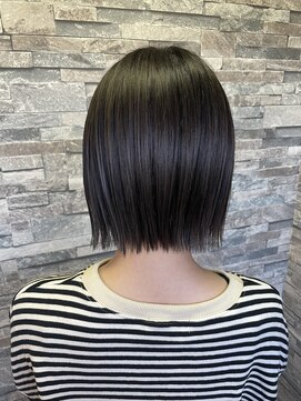 アイリス(AIRIS) ぱつっとボブ