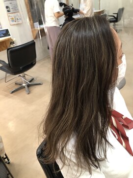 ウタ(uta) ハイライトオリーブベージュ