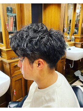 ヒロギンザバーバーショップ 神楽坂店(HIRO GINZA BARBER SHOP) 前下がりスパイラルパーマ
