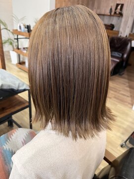 ルーフ ヘア アンド リラクション(RooF Hair and Relaxation) ベージュブラウン×外はね