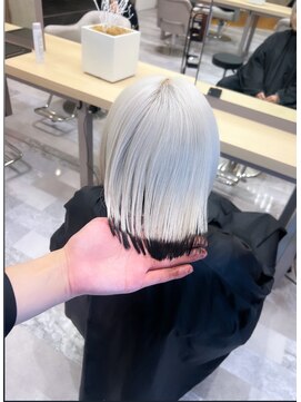 モニカ 原宿店(MONIQA) ホワイトカラー