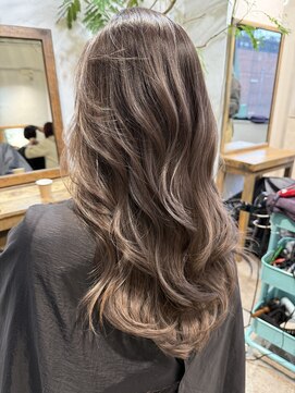 ロア インターナショナル 新宿店(LoA International) 20代30代大人かわいい顔まわりレイヤーカット