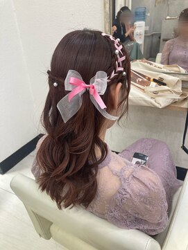 プティクローシェ バイ クオーレ(petite cloche by CUORE) 片レースアップ編み込みハーフアップ