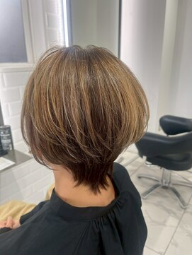 ヴァンカウンシル 一宮店(VAN COUNCIL) 白髪ぼかしにも効果的。大人のためのハイライトボブ