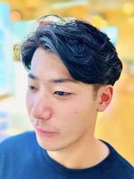 アルチザン(ARTISAN)の写真/朝、ワックスを揉み込むだけ！テクニックいらずで「サロン帰り」を再現できる、緻密な骨格補正カット。