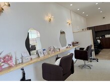 アミュー(Amyu)の雰囲気（明るく落ち着ける店内）