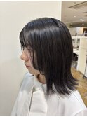 顔まわりレイヤーで動きのあるミディスタイル